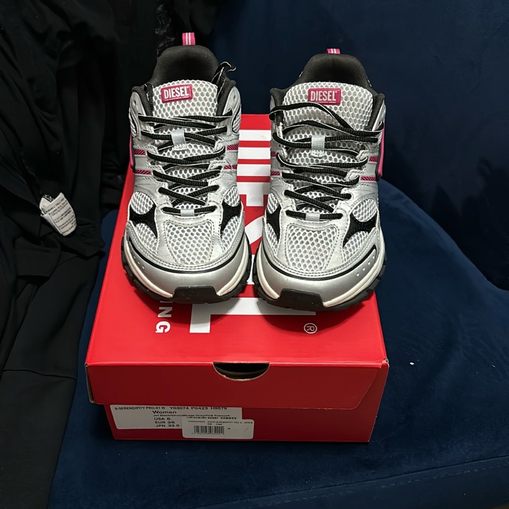 Running sneakers